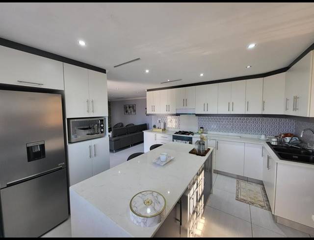 3 BEDROOM HOUSE FOR SALE IN TRENANCE PARK